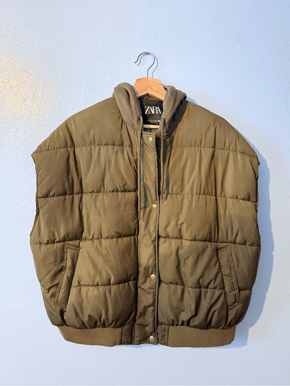 ZARA Men's Olive Sleeveless Puffer Jacket with Hooded Lining